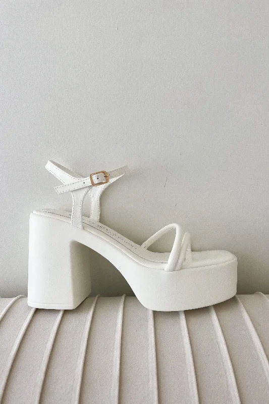 Fashionable Moccasins Chinese Laundry Avianna Platform Heel