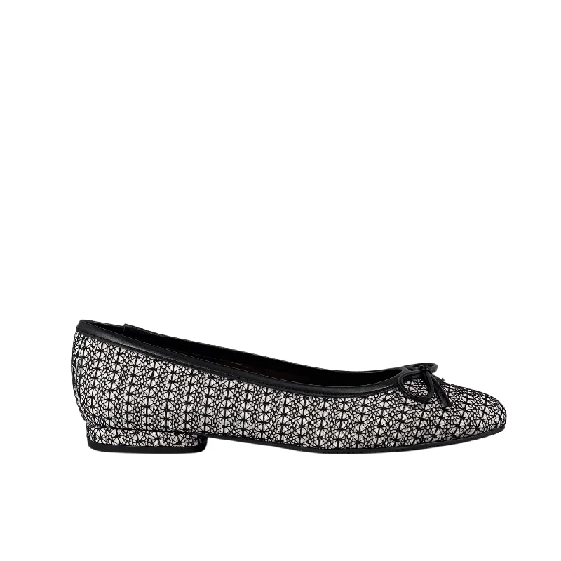 Comfortable Hiking Footwear 'Colince' vegan ballet flat by Zette Shoes - white/black lace