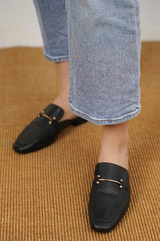 MINIMALIST MULES