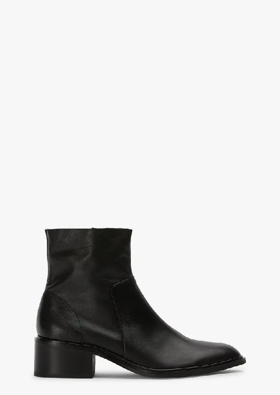 Trendy Sports Sneakers Fiasco Black Venice