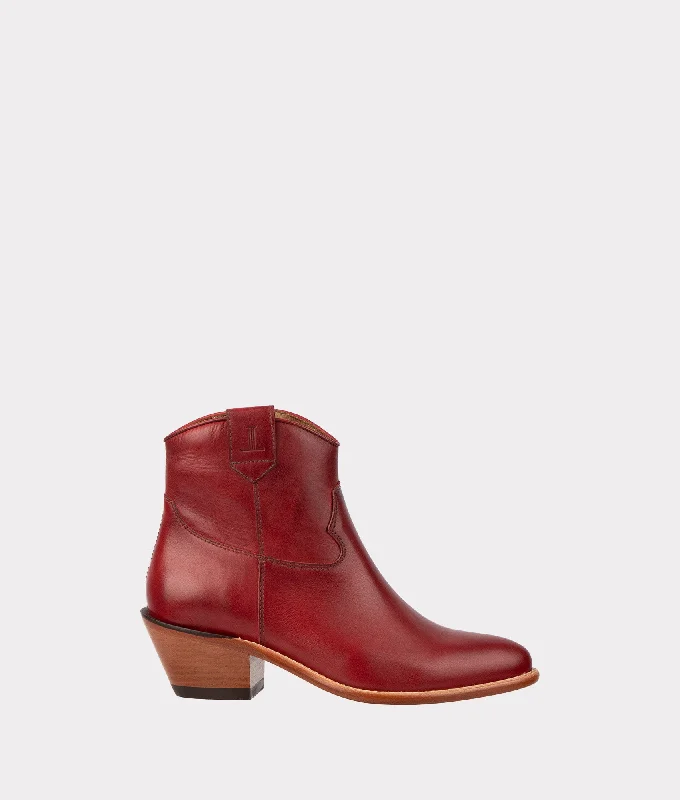 Winter Hiking Sneakers Lilah :: Crimson