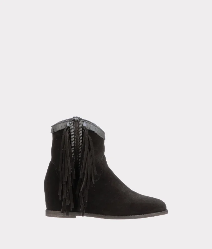 Stylish Winter Boots Martina Fringe :: Black