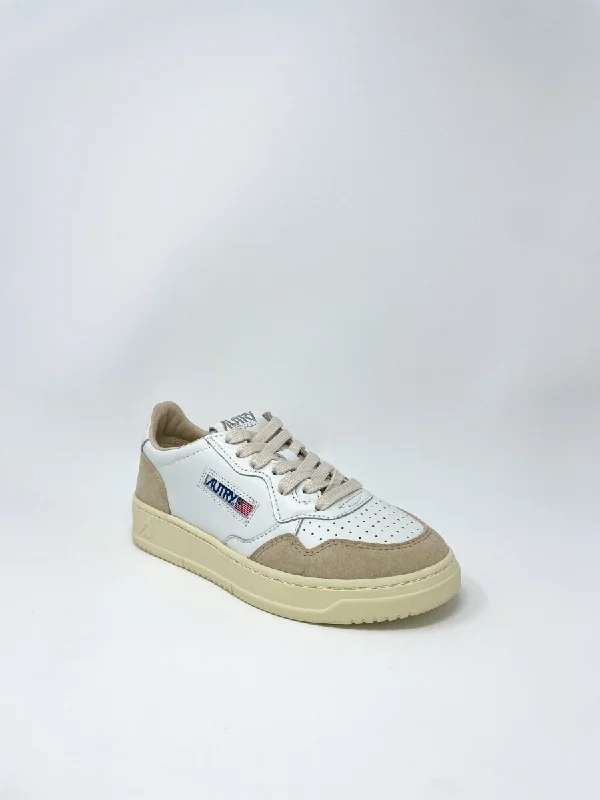 Warm Hiking Boots Medalist Low Sneakers in White Leather Beige Suede