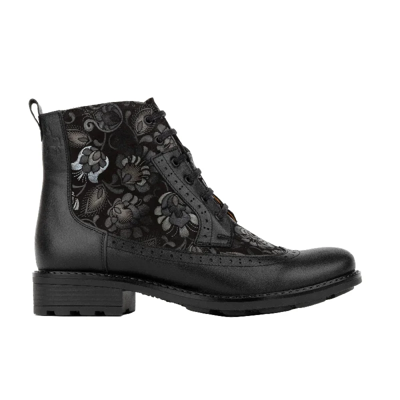 Casual Hiking Sandals Milliner - Black Emboss