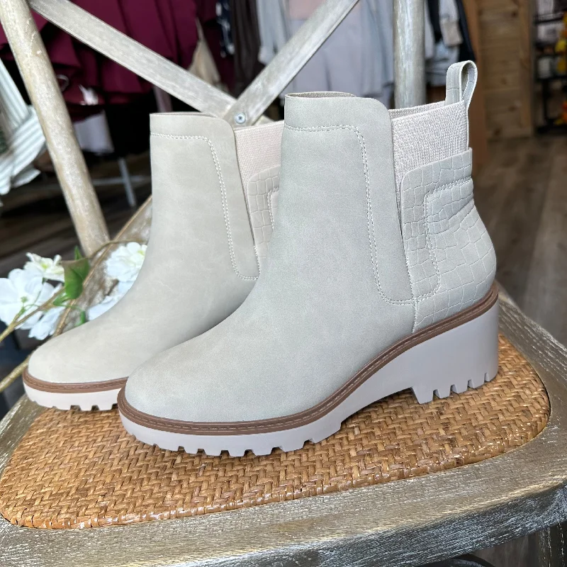 Stylish Winter Footwear SODA "Bait" Bootie