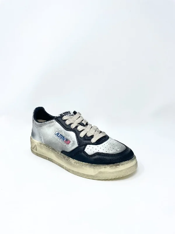Designer Sneakers For Sale Super Vintage Low Sneakers in White, Black and Silver Leather Designer Sneakers For Sale Super Vintage Low Sneakers in White, Black and Silver Leather