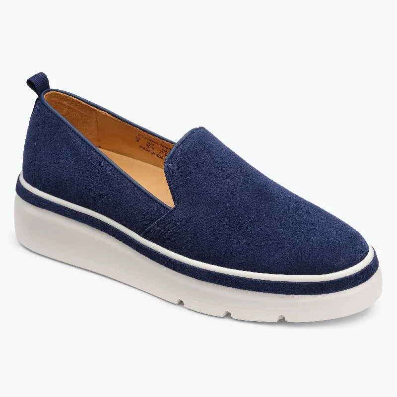 Comfortable Winter Sneakers Sutton Suede Sneaker - Blueberry