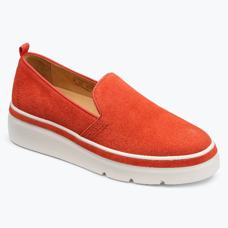 Sporty Casual Sneakers Sutton Suede Sneaker - Cherry Tomato